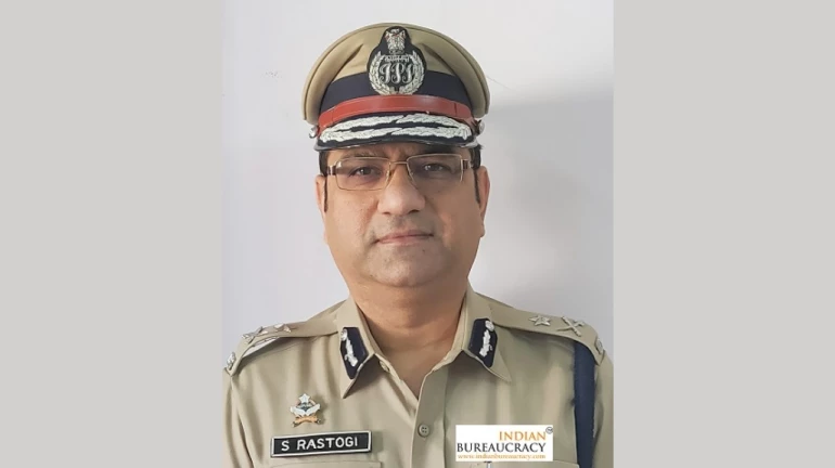 IPS Transferred मुंबईचे सह पोलिस आयुक्त संतोष रस्तोगी यांची बदली IPS Transferred मुंबईचे सह पोलिस आयुक्त संतोष रस्तोगी यांची बदली