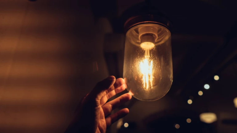 Electricity bill: गुड न्यूज! आता विजेचं बिल भरता येईल हप्त्यांमध्ये Electricity bill: गुड न्यूज! आता विजेचं बिल भरता येईल हप्त्यांमध्ये