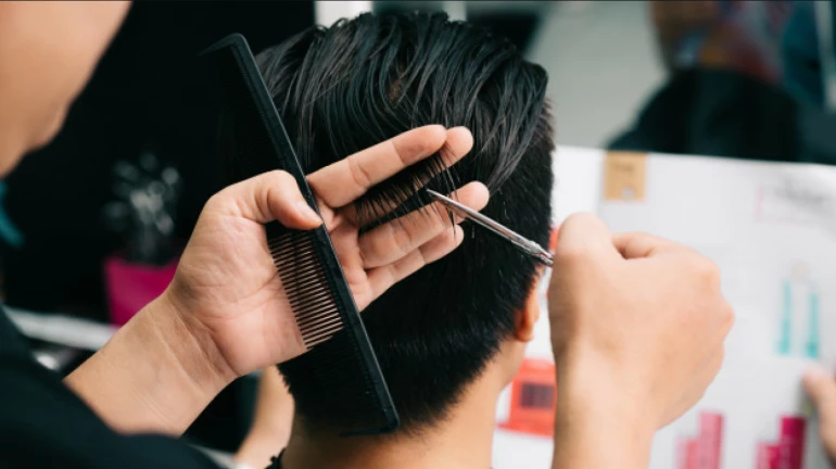 सर्व सामान्यांचा खिशाला कात्री, मुंबईत दाढी आणि केस कापणं महागणार सर्व सामान्यांचा खिशाला कात्री, मुंबईत दाढी आणि केस कापणं महागणार