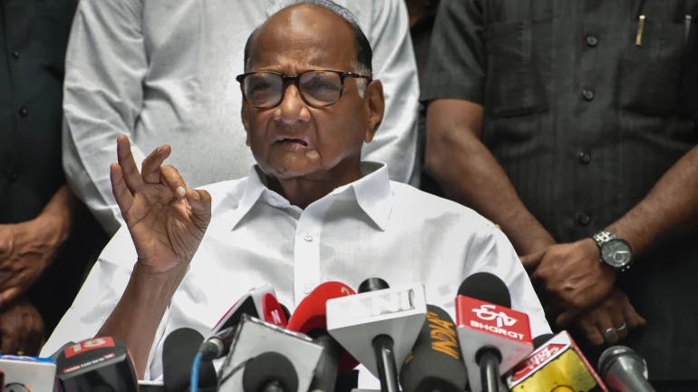 बाढ़ ग्रस्त इलाकों का दौरा न करें नेता, शरद पवार की सलाह बाढ़ ग्रस्त इलाकों का दौरा न करें नेता, शरद पवार की सलाह