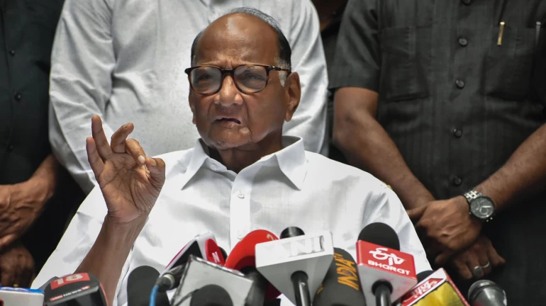 आपलं क्षेत्र सोडून इतर विषयावर बोलताना काळजी घ्यावी, शरद पवारांचा सचिनला सल्ला आपलं क्षेत्र सोडून इतर विषयावर बोलताना काळजी घ्यावी, शरद पवारांचा सचिनला सल्ला