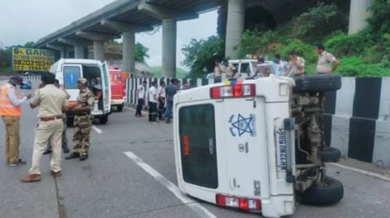 Vehicle in Sharad Pawar's convoy crashes on its way to Mumbai