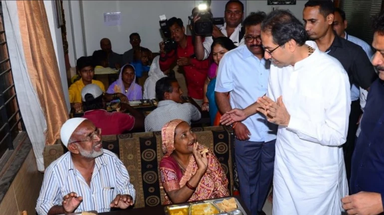गरजूंना बसणार फटका? शिवभोजन थाळी बंद होण्याची शक्यता गरजूंना बसणार फटका? शिवभोजन थाळी बंद होण्याची शक्यता