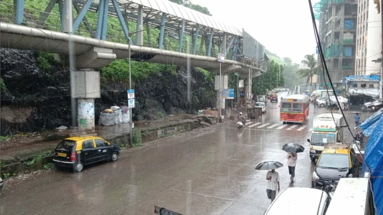 चक्रवात के बाद भी मुंबई में हल्की बारिश
