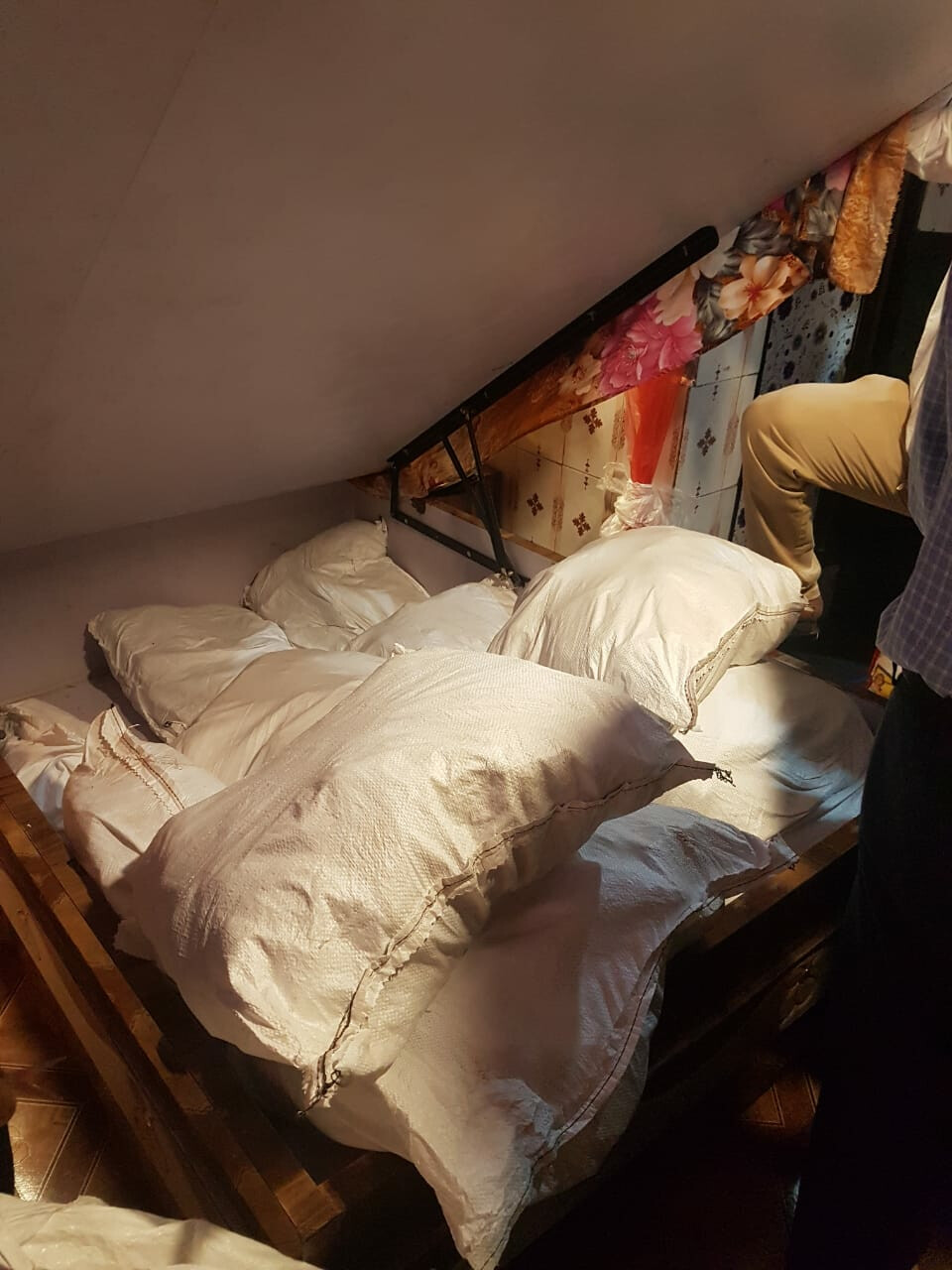 लाॅकडाऊनमध्ये गुटख्याची तस्करी, मानखुर्दमधून ५ लाखांचा गुटखा जप्त