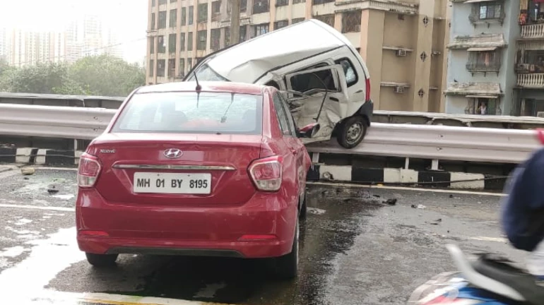 नज़र हटी तो दुर्घटना घटी, लोअर परळमध्ये अपघातात दुचाकीस्वाराचा मृत्यू नज़र हटी तो दुर्घटना घटी, लोअर परळमध्ये अपघातात दुचाकीस्वाराचा मृत्यू