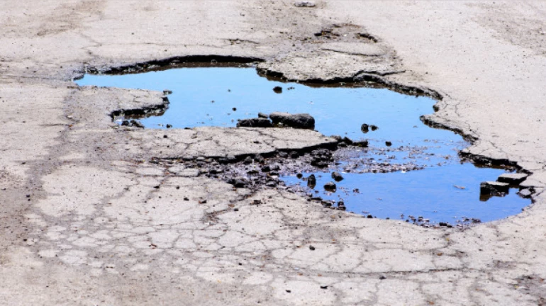 पनवेल : खड्ड्यात पडून 24 वर्षीय तरुणीने गमावला जीव पनवेल : खड्ड्यात पडून 24 वर्षीय तरुणीने गमावला जीव