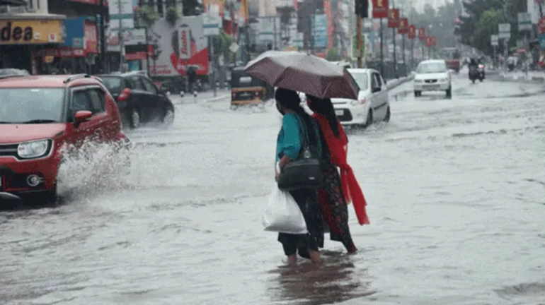 Mumbai Rains: मुंबईत पुढच्या २४ तासांत मुसळधार पावसाचा इशारा Mumbai Rains: मुंबईत पुढच्या २४ तासांत मुसळधार पावसाचा इशारा