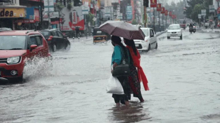 मुंबई में सोमवार को भारी बारिश की चेतावनी