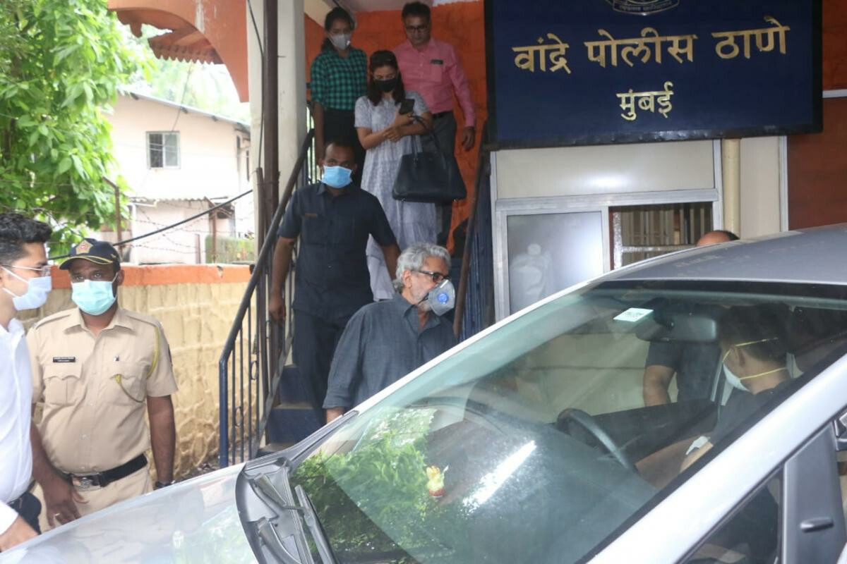 दिग्दर्शक संजय लिला भन्साळीची ३ तास चौकशी