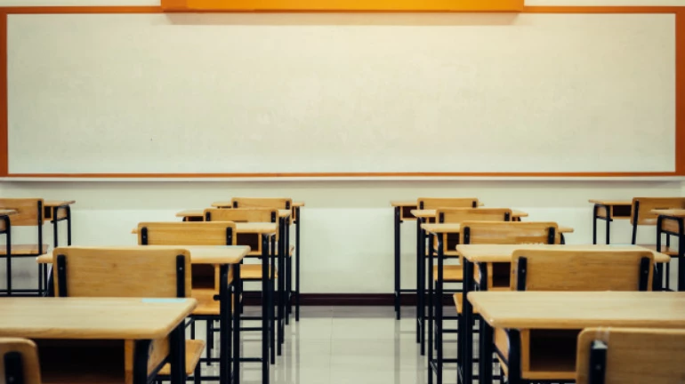 University Exams 2020: तर परीक्षा घ्यायच्या कशा? उदय सामंत यांचा यूजीसीला सवाल University Exams 2020: तर परीक्षा घ्यायच्या कशा? उदय सामंत यांचा यूजीसीला सवाल