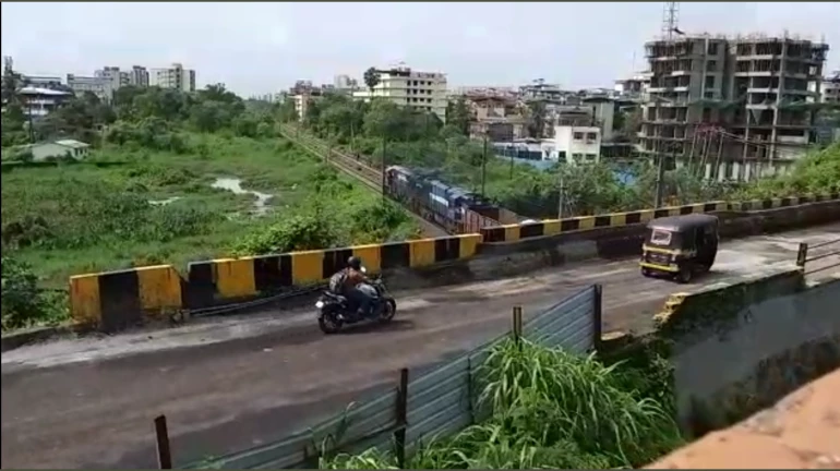 कल्याण-शील मार्ग पर निलजे रेलवे फ्लाईओवर हल्के वाहनों के लिए खुला कल्याण-शील मार्ग पर निलजे रेलवे फ्लाईओवर हल्के वाहनों के लिए खुला