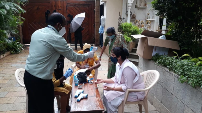 अमिताभ बच्चन के घर के कर्मचारियों की भी हो रही जांच अमिताभ बच्चन के घर के कर्मचारियों की भी हो रही जांच