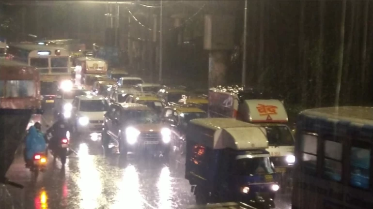 मुंबई में भारी बारिश शुरू, IMD ने जारी किया अलर्ट मुंबई में भारी बारिश शुरू, IMD ने जारी किया अलर्ट