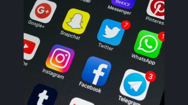 सोशल मीडिया पर बड़े लोगों का फर्जी प्रोफ़ाइल बना कर गलत काम करने वाला गिरफ्तार सोशल मीडिया पर बड़े लोगों का फर्जी प्रोफ़ाइल बना कर गलत काम करने वाला गिरफ्तार