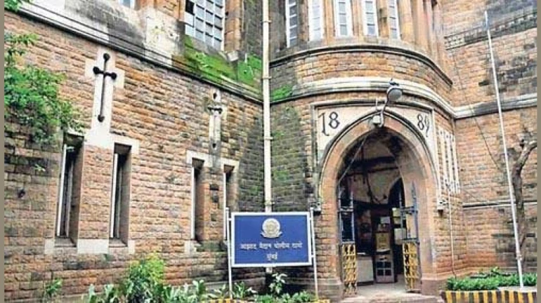 शिक्षकांनीच फोडला पेपर ?, आझाद मैदान पोलिस ठाण्यात गुन्हा दाखल शिक्षकांनीच फोडला पेपर ?, आझाद मैदान पोलिस ठाण्यात गुन्हा दाखल