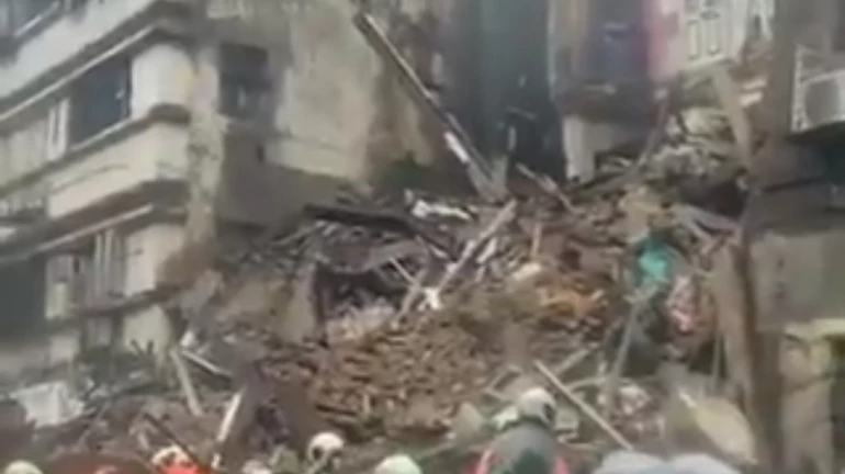 Part of a 5-storey building in Fort collapses
