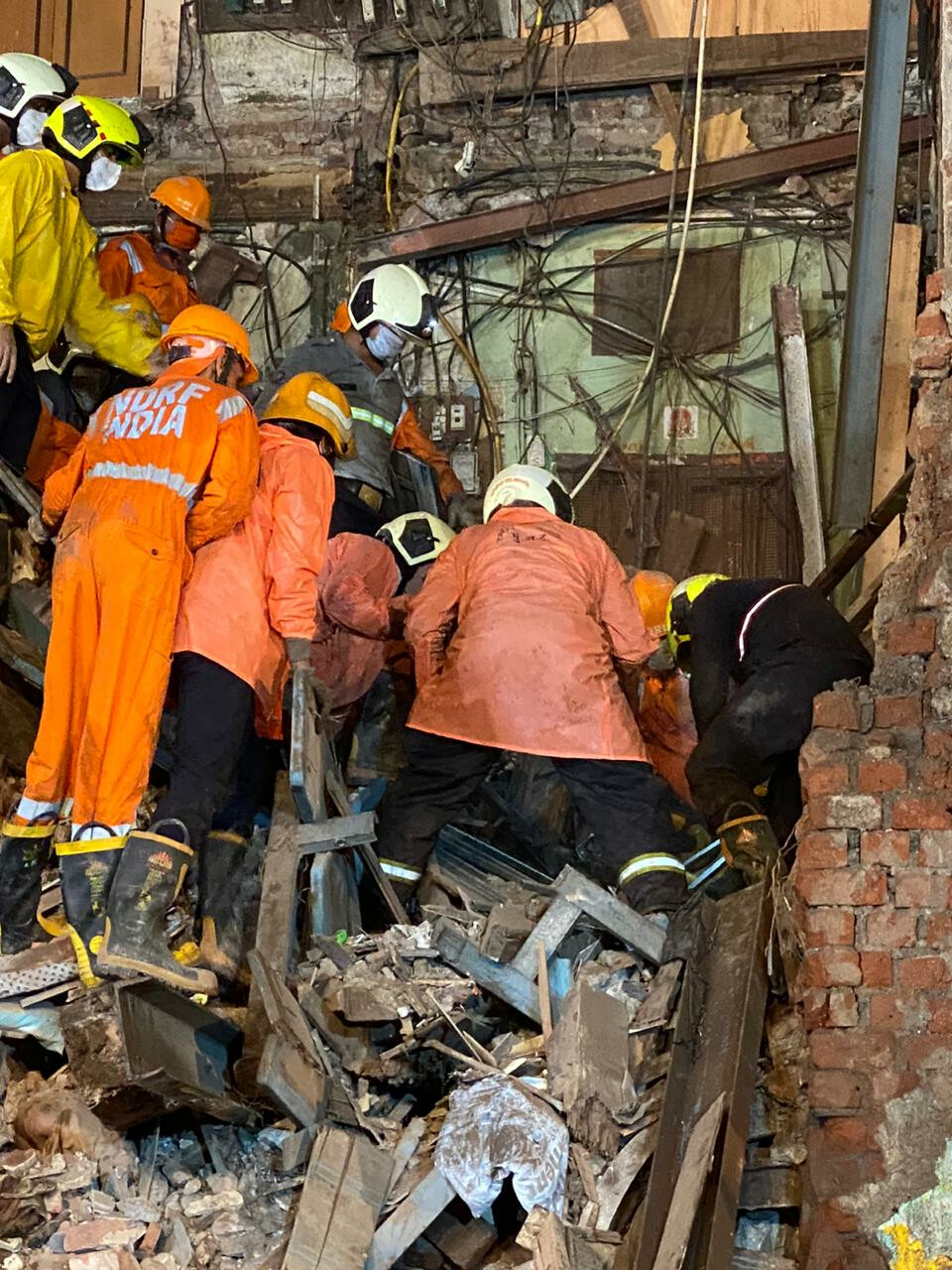 भानुशाली दुर्घटनाग्रस्त इमारतीमधील मृतांचा आकडा १० वर