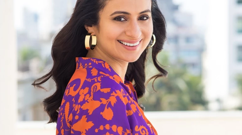 रसिका दुग्गल की पहली कॉमेडी फिल्म है 'लूटकेस' रसिका दुग्गल की पहली कॉमेडी फिल्म है 'लूटकेस'