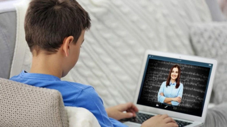 आॅनलाईन अभ्यास घेताना घ्या ‘ही’ काळजी, नाहीतर अकाऊन्ट होईल साफ आॅनलाईन अभ्यास घेताना घ्या ‘ही’ काळजी, नाहीतर अकाऊन्ट होईल साफ