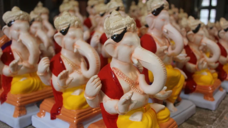 Ganesh Festival 2020: चाकरमान्यांनो, गणेशोत्सवाला कोकणात जाऊ नका, जयराज साळगावकरांचं आवाहन Ganesh Festival 2020: चाकरमान्यांनो, गणेशोत्सवाला कोकणात जाऊ नका, जयराज साळगावकरांचं आवाहन