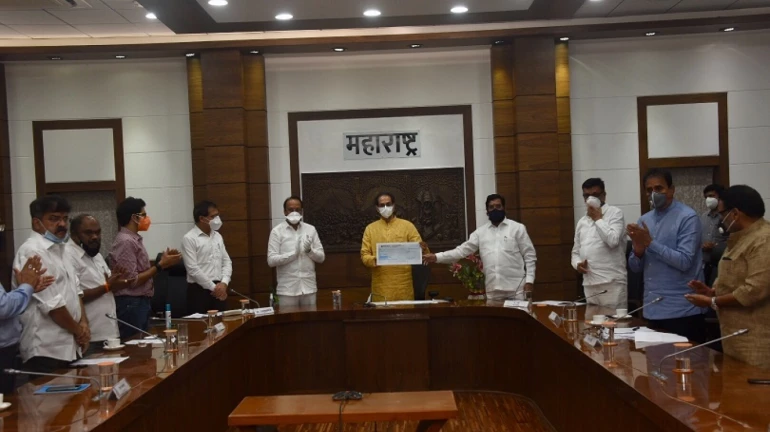 आम लोगों को घर देकर उनका सपना पूरा करेंगे : उद्धव ठाकरे आम लोगों को घर देकर उनका सपना पूरा करेंगे : उद्धव ठाकरे