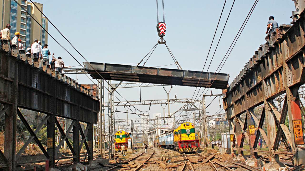 हँकाॅक पूल डिसेंबरअखेर वाहतुकीस खुला