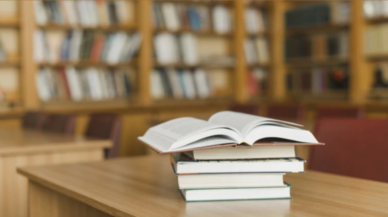 इस क्रिसमस पर उपहार के रूप में किताबें और पोस्टकार्ड भेजना महंगा इस क्रिसमस पर उपहार के रूप में किताबें और पोस्टकार्ड भेजना महंगा