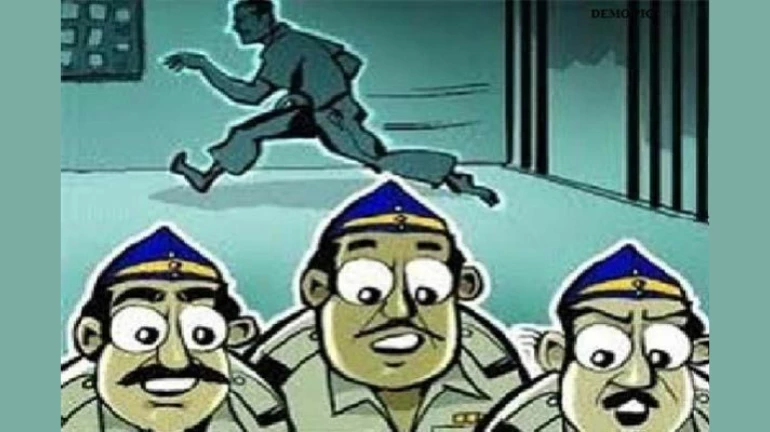 Policemen get injured while Trying to catch COVID-19 infected accused Policemen get injured while Trying to catch COVID-19 infected accused