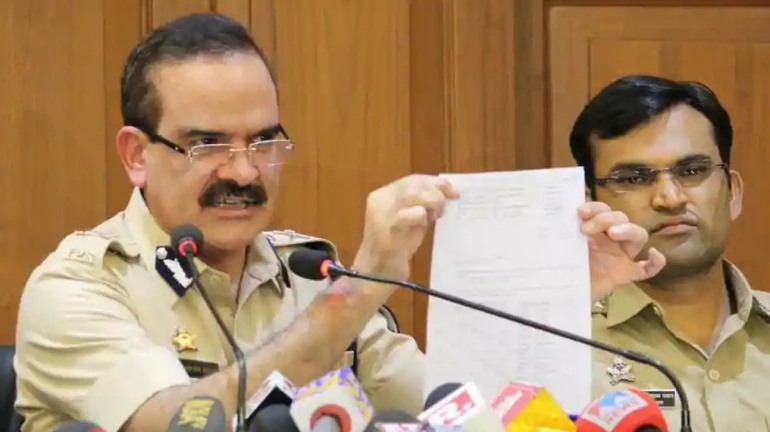 परमबीर सिंह यांचा लेटरबाॅम्ब कुणाला खूश करण्यासाठी? परमबीर सिंह यांचा लेटरबाॅम्ब कुणाला खूश करण्यासाठी?