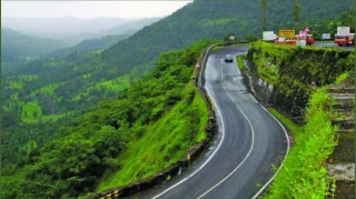 Mumbai goa highway shut for while due to heavy rainfall in konkan | भारी  बारिश के कारण मुंबई-गोवा नेशनल हाईवे बंद