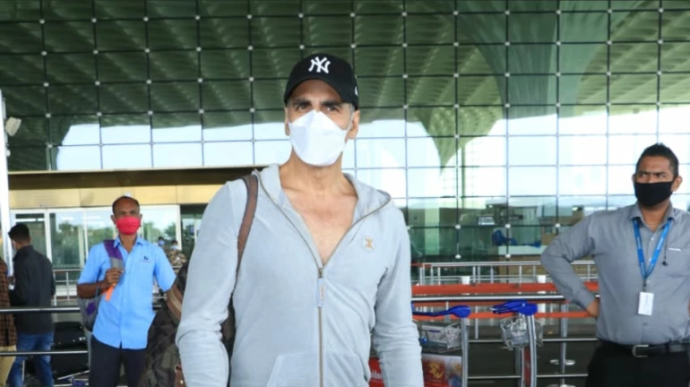 Akshay Kumar serves ₹500 Crore Defamation notice to YouTuber Rashid Siddiqui Akshay Kumar serves ₹500 Crore Defamation notice to YouTuber Rashid Siddiqui