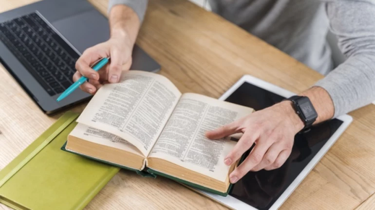 परदेश शिष्यवृत्तीतला अडथळा दूर, केला 'हा' मोठा बदल परदेश शिष्यवृत्तीतला अडथळा दूर, केला 'हा' मोठा बदल