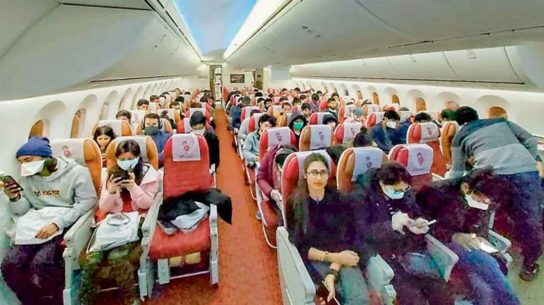 परदेशातून मुंबईत येणाऱ्या प्रवाशांना क्वारंटाइनमध्ये सूट परदेशातून मुंबईत येणाऱ्या प्रवाशांना क्वारंटाइनमध्ये सूट