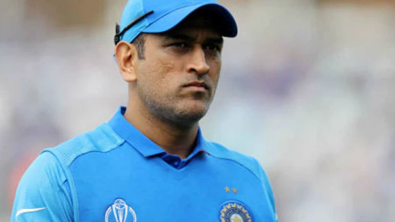 Mahendra Singh Dhoni announces retirement  from International Cricket
