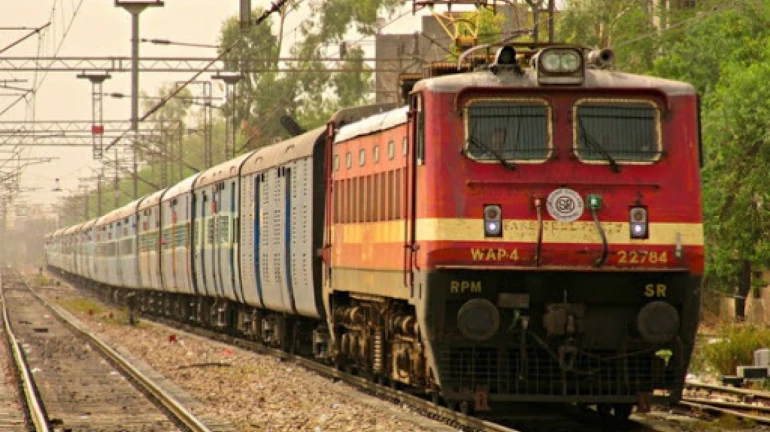 कोकणात जाणाऱ्या चाकरमान्यांची रेल्वे प्रवासाकडे पाठ कोकणात जाणाऱ्या चाकरमान्यांची रेल्वे प्रवासाकडे पाठ