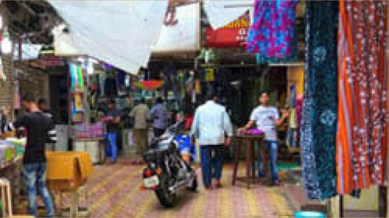 Thane: Shopkeepers facing difficulty to manage crowd and business with new timing curbs
