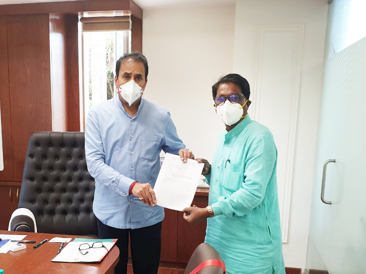 अर्णब गोस्वामीवर कारवाई करा, शिवसेना खासदाराची गृहमंत्र्यांकडे मागणी