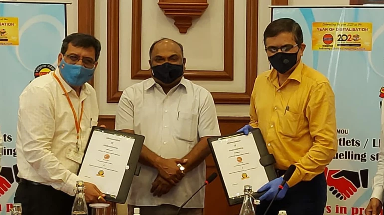 एसटी महामंडळ लवकरच सुरु करणार पेट्रोल पंप एसटी महामंडळ लवकरच सुरु करणार पेट्रोल पंप