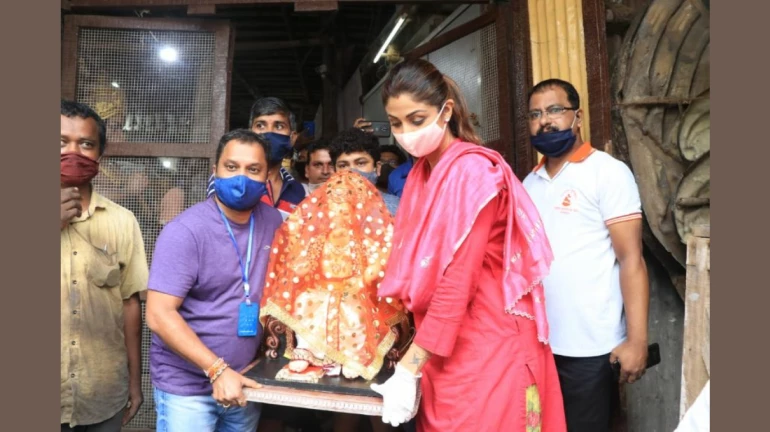 Ganpati 2020: शिल्पा शेट्टी के घर पहुंचे गणपति बप्पा Ganpati 2020: शिल्पा शेट्टी के घर पहुंचे गणपति बप्पा