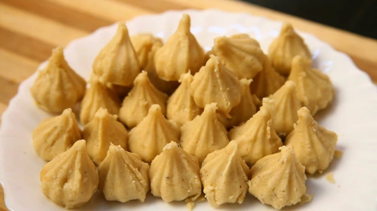 Ganeshotsav: Sweet shops suffer losses due to the coronavirus-induced restrictions Ganeshotsav: Sweet shops suffer losses due to the coronavirus-induced restrictions