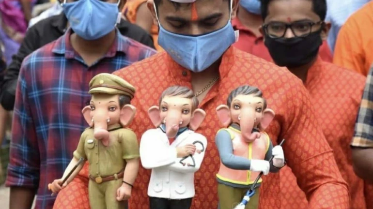 यंदा कोरोना योद्ध्याच्या रुपात अवतरले बाप्पा! यंदा कोरोना योद्ध्याच्या रुपात अवतरले बाप्पा!