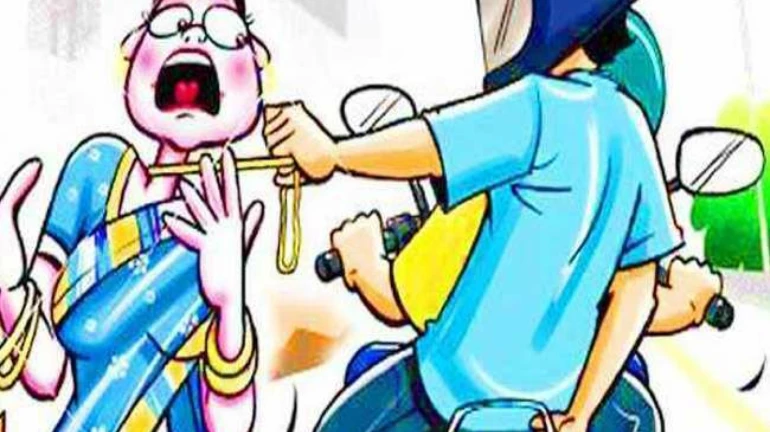 रिक्षातून करायचे सोनसाखळी चोरी, ओशिवरा पोलिसांनी केली तिघांना अटक रिक्षातून करायचे सोनसाखळी चोरी, ओशिवरा पोलिसांनी केली तिघांना अटक