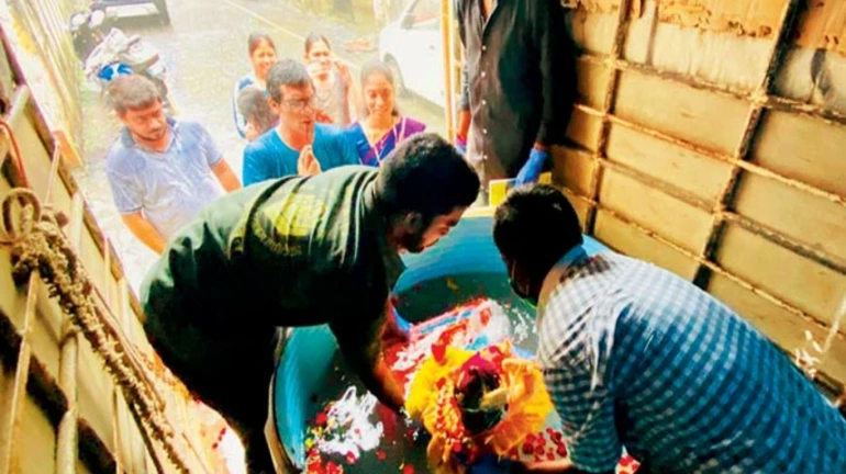 दादर, माहीम, धारावीकरांसाठी 'फिरता कृत्रिम तलाव आपल्या दारी' दादर, माहीम, धारावीकरांसाठी 'फिरता कृत्रिम तलाव आपल्या दारी'