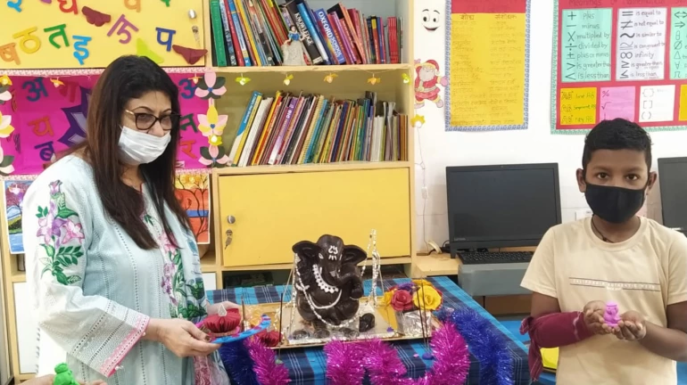 वाडीया रूग्णालयात बाल कर्करूग्णांनी साकारला ‘चॉकलेट बाप्पा’ वाडीया रूग्णालयात बाल कर्करूग्णांनी साकारला ‘चॉकलेट बाप्पा’