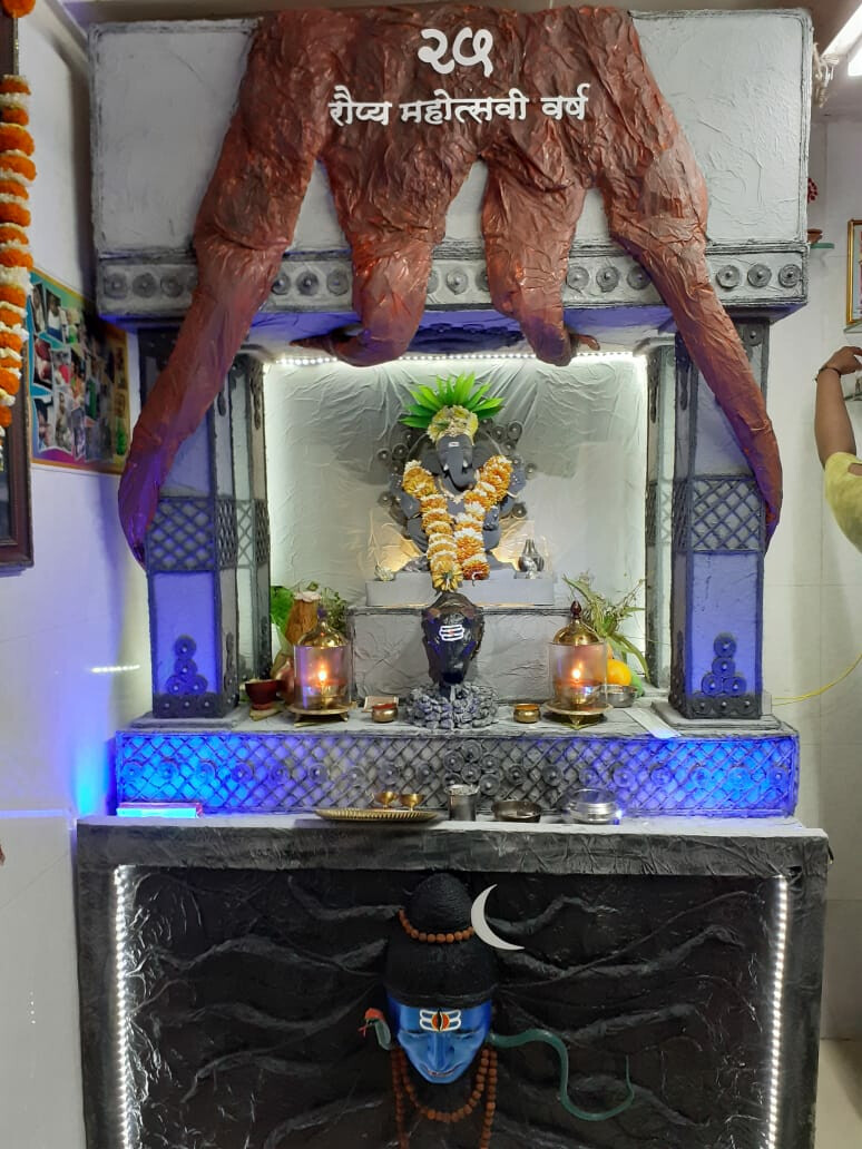 पुरातन शिवमंदिरात अवतरला घरगुती बाप्पा