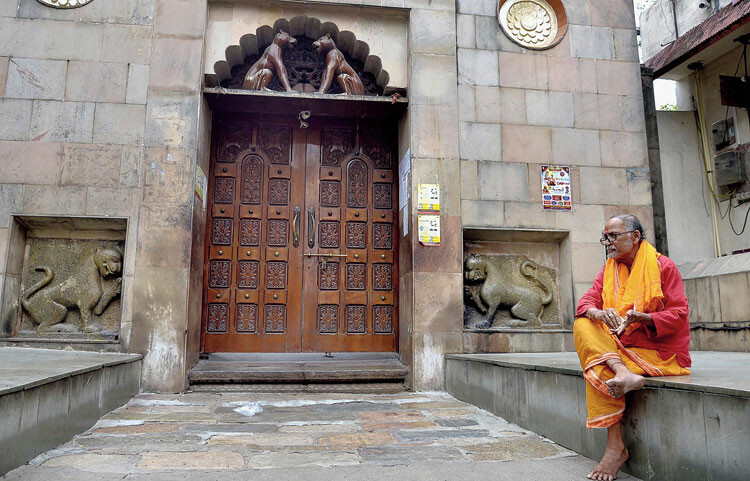 Allow all places of worship to reopen in Maharashtra: Ramdas Athawale writes to CM, Governor