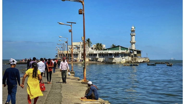 Mumbai coastal road project affects the local fishermen of Haji Ali Mumbai coastal road project affects the local fishermen of Haji Ali