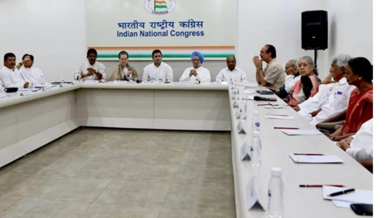 गांधी परिवार के तिलिस्म से बाहर कब निकलेगी कांग्रेस गांधी परिवार के तिलिस्म से बाहर कब निकलेगी कांग्रेस