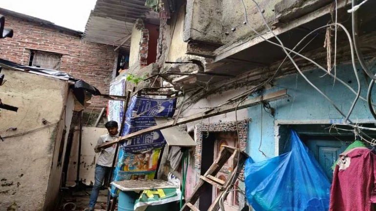 चेंबूरमध्ये घराची बाल्कनी कोसळून वृद्ध महिलेचा मृत्यू